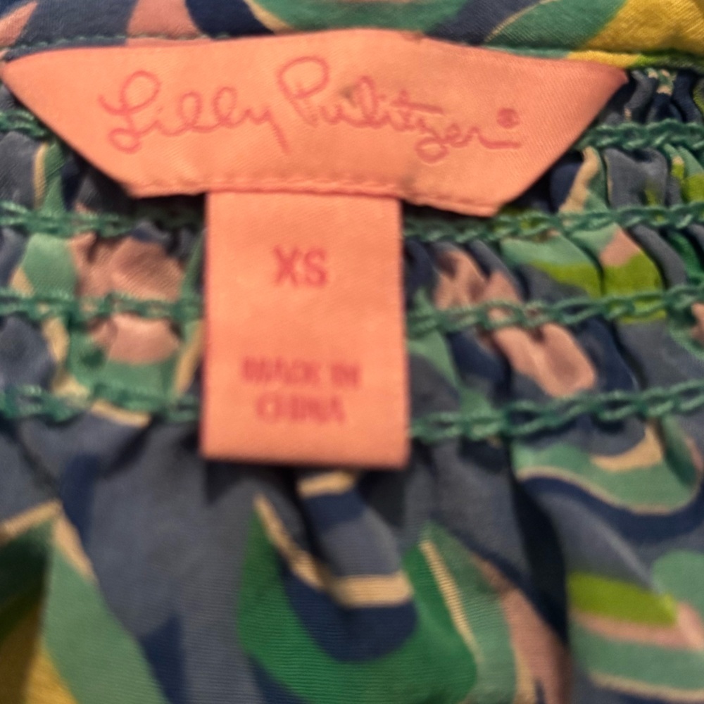 Lilly Pulitzer Elsa Silk Blouse Lilly's Lagoon or "Peacock" print size XS - Picture 4 of 5